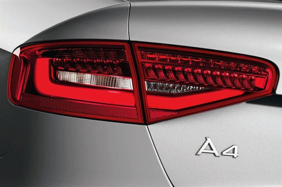 Audi_A4 Sedan_2.0 TDI (3)