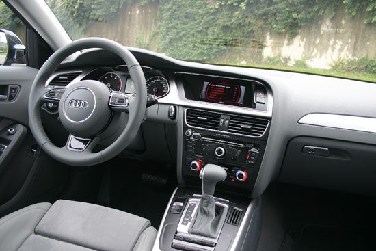 Audi_A4 Sedan_2.0 TDI (4)