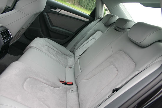 Audi_A4 Sedan_2.0 TDI (5)