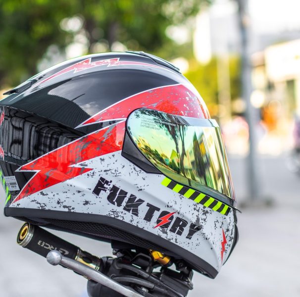 helment-helmets-4756553_1920